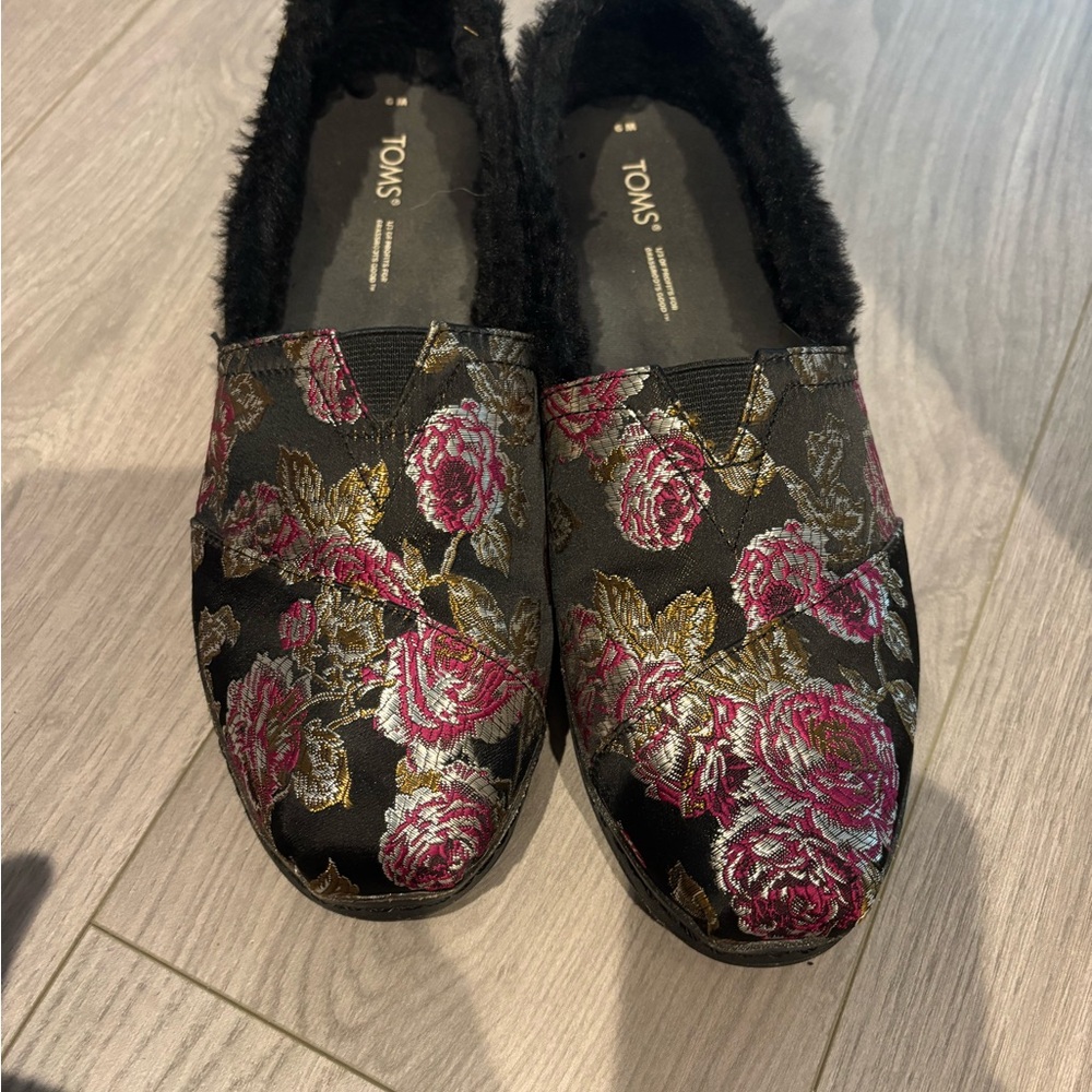Toms Black and Pink Floral Embroidered Flats